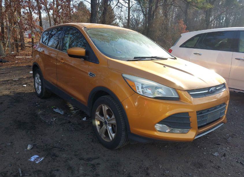 2016 Ford Escape SE (VIN 1FMCU9GX1GUA85700) main photo