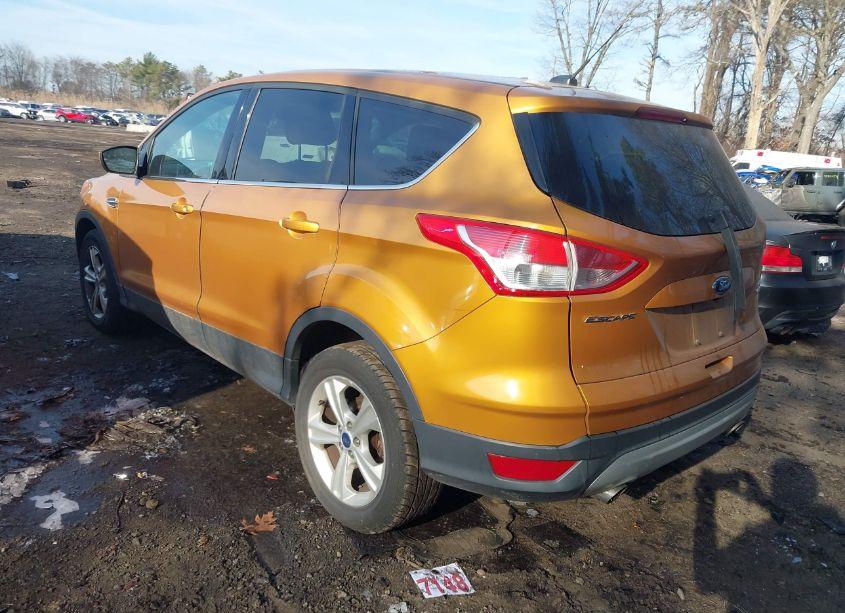 Photo 3 of 2016 Ford Escape SE (VIN 1FMCU9GX1GUA85700)
