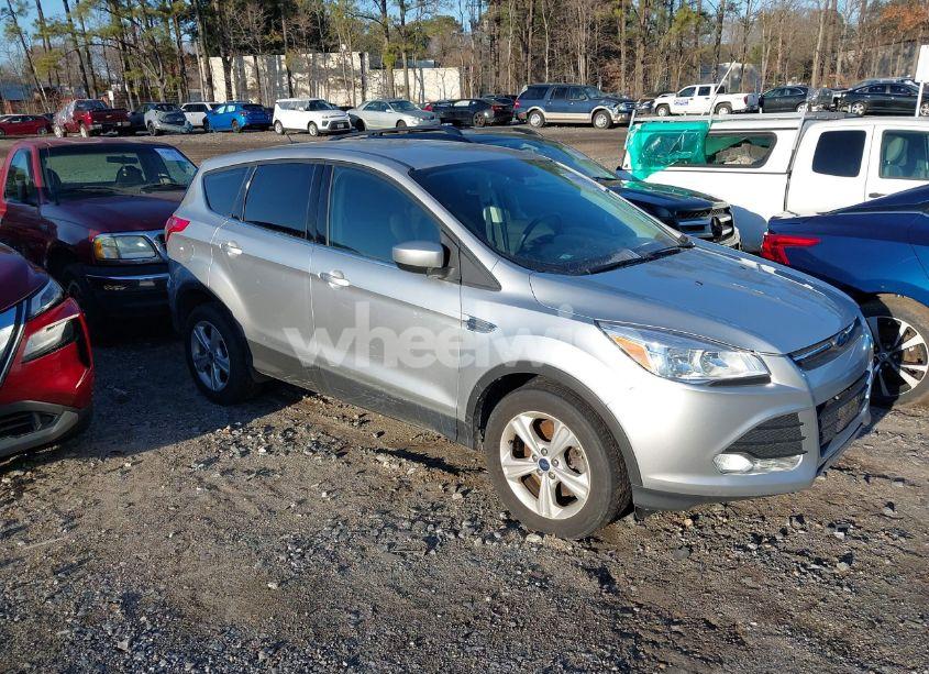2016 Ford Escape SE (VIN 1FMCU9GX1GUB00289) main photo