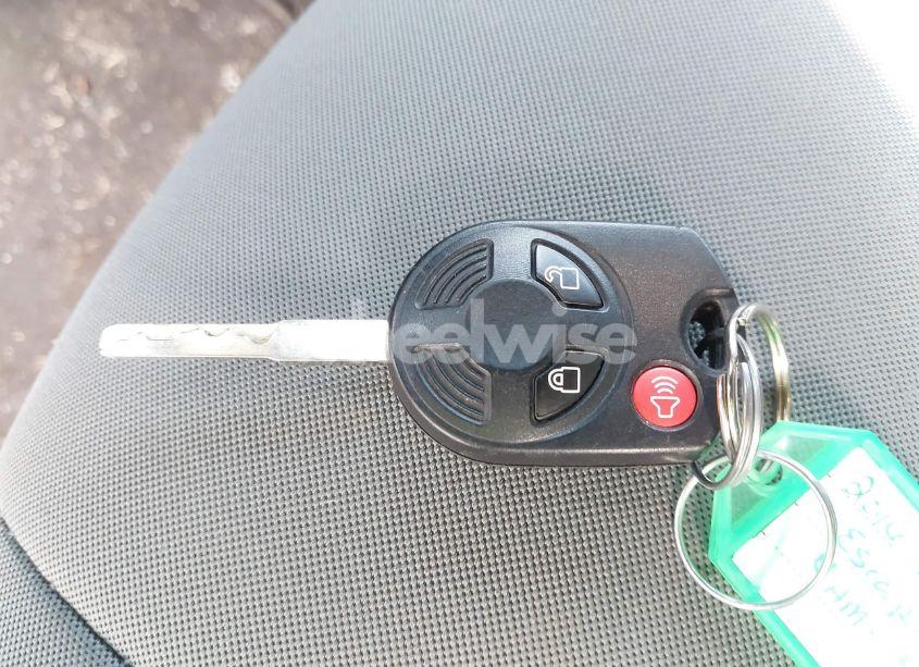 Photo 11 of 2016 Ford Escape SE (VIN 1FMCU9GX1GUB00289)