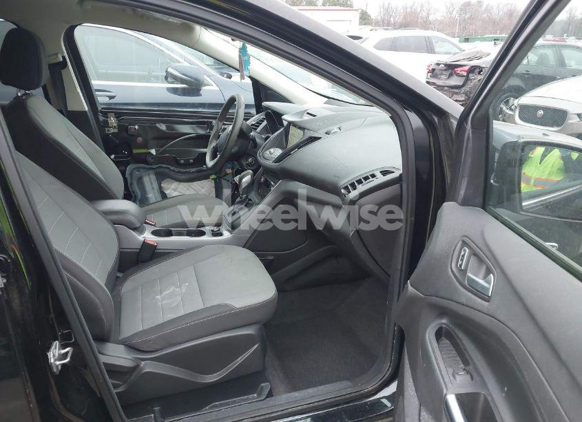 Photo 5 of 2016 Ford Escape SE (VIN 1FMCU9GX1GUB10014)