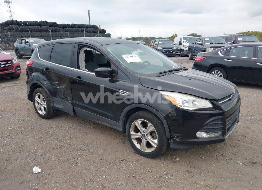 2016 Ford Escape SE (VIN 1FMCU9GX1GUB12703) main photo