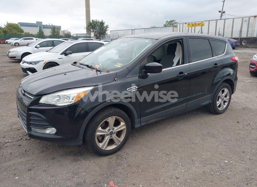 Photo 2 of 2016 Ford Escape SE (VIN 1FMCU9GX1GUB12703)