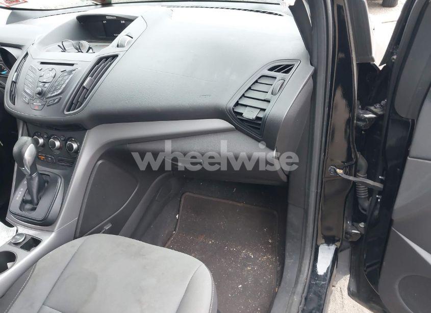 Photo 5 of 2016 Ford Escape SE (VIN 1FMCU9GX1GUB12703)