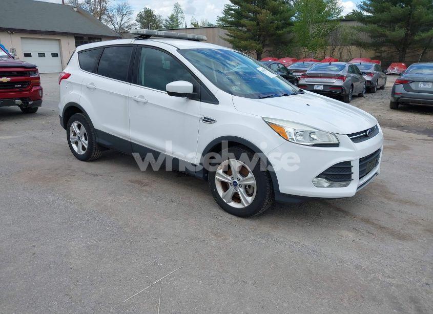 2016 Ford Escape SE (VIN 1FMCU9GX1GUB16654) main photo