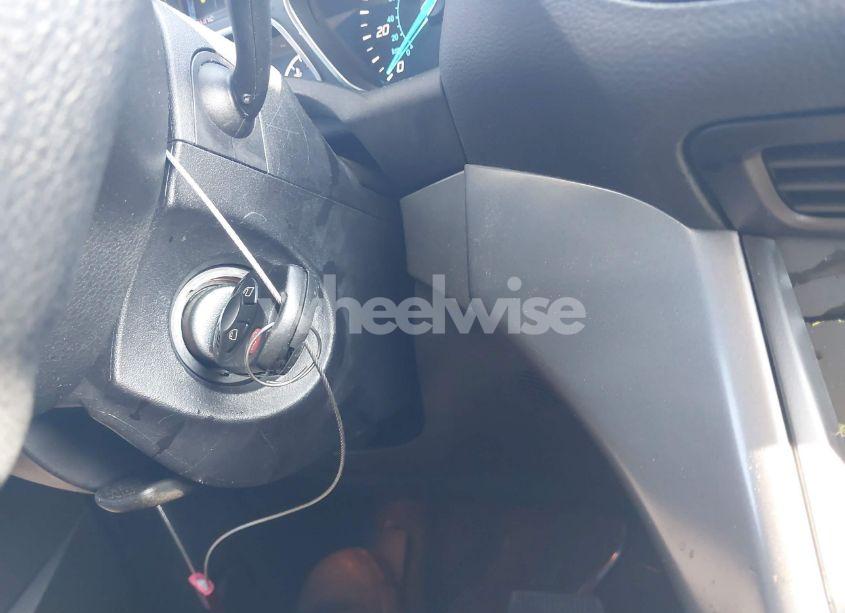 Photo 11 of 2016 Ford Escape SE (VIN 1FMCU9GX1GUB67636)