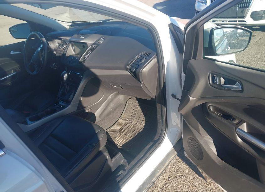 Photo 5 of 2016 Ford Escape SE (VIN 1FMCU9GX1GUB92858)