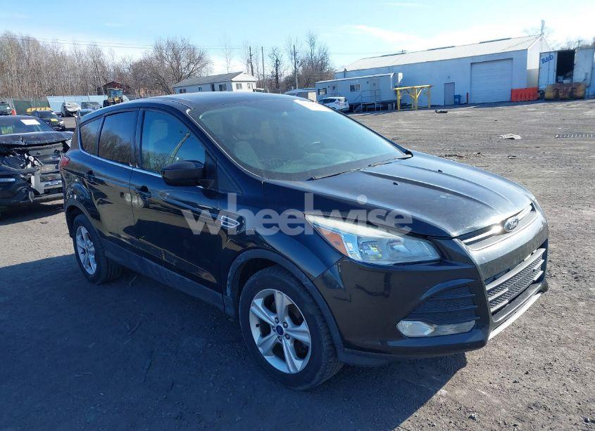 2015 Ford Escape SE (VIN 1FMCU9GX2FUC81742) main photo