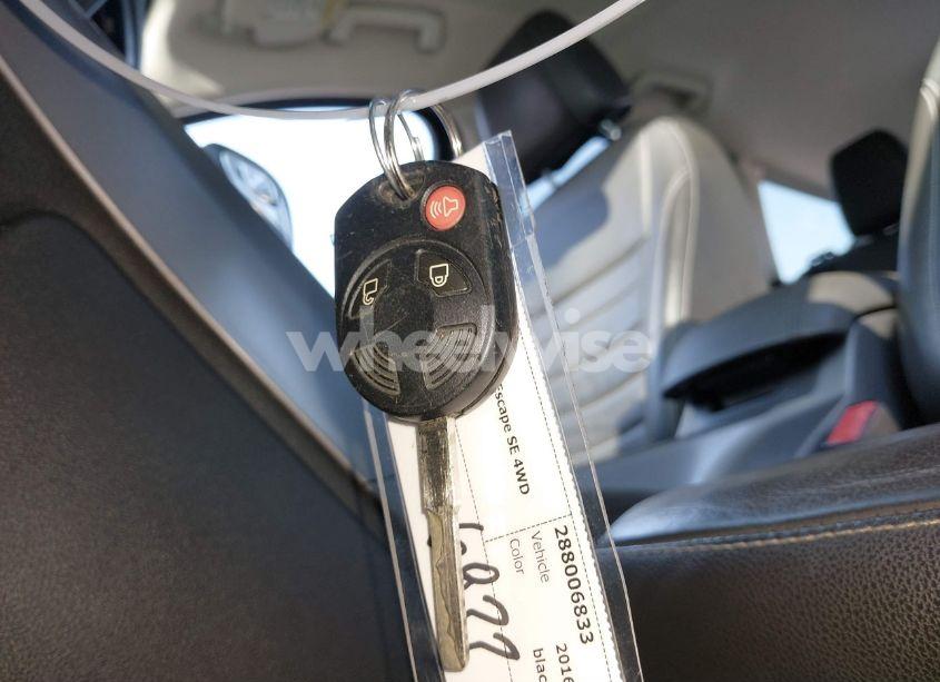 Photo 11 of 2016 Ford Escape SE (VIN 1FMCU9GX2GUA02260)