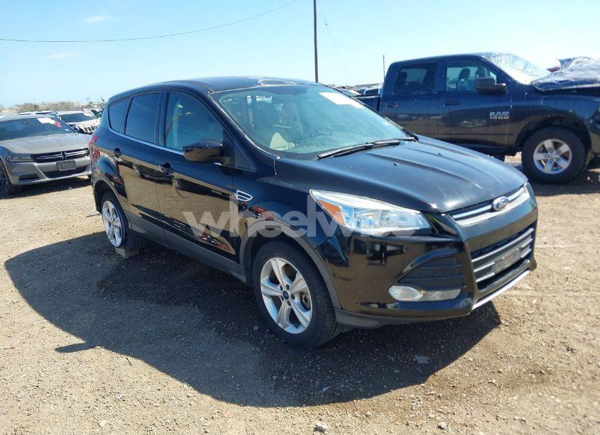 2016 Ford Escape SE (VIN 1FMCU9GX2GUA59753) main photo
