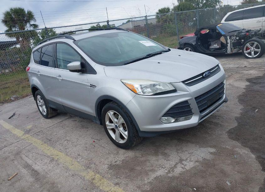 2016 Ford Escape SE (VIN 1FMCU9GX2GUB02438) main photo