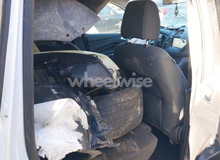 Photo 8 of 2016 Ford Escape SE (VIN 1FMCU9GX2GUC13927)