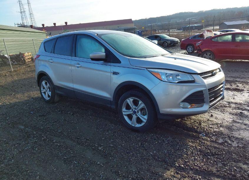 2016 Ford Escape SE (VIN 1FMCU9GX2GUC21896) main photo