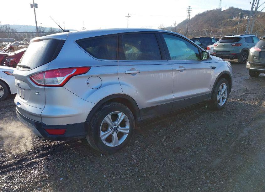Photo 4 of 2016 Ford Escape SE (VIN 1FMCU9GX2GUC21896)