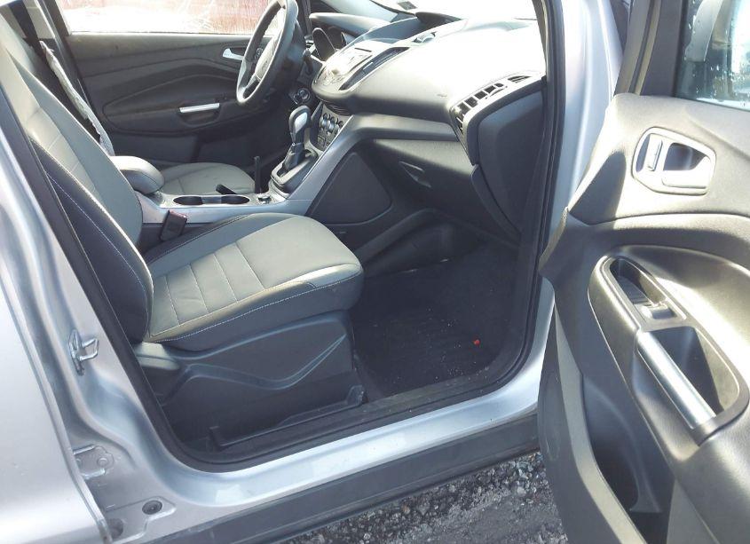 Photo 5 of 2016 Ford Escape SE (VIN 1FMCU9GX2GUC21896)