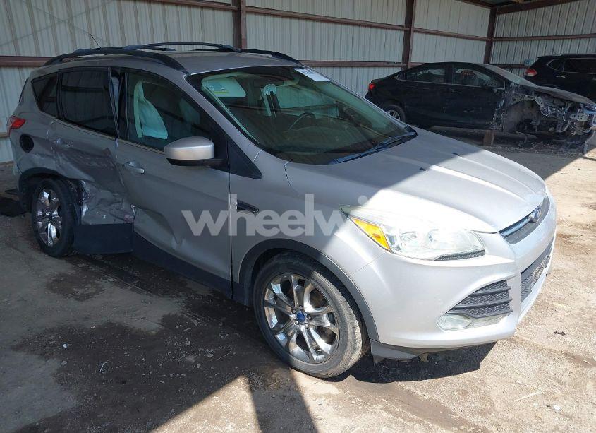 2016 Ford Escape SE (VIN 1FMCU9GX2GUC26760) main photo