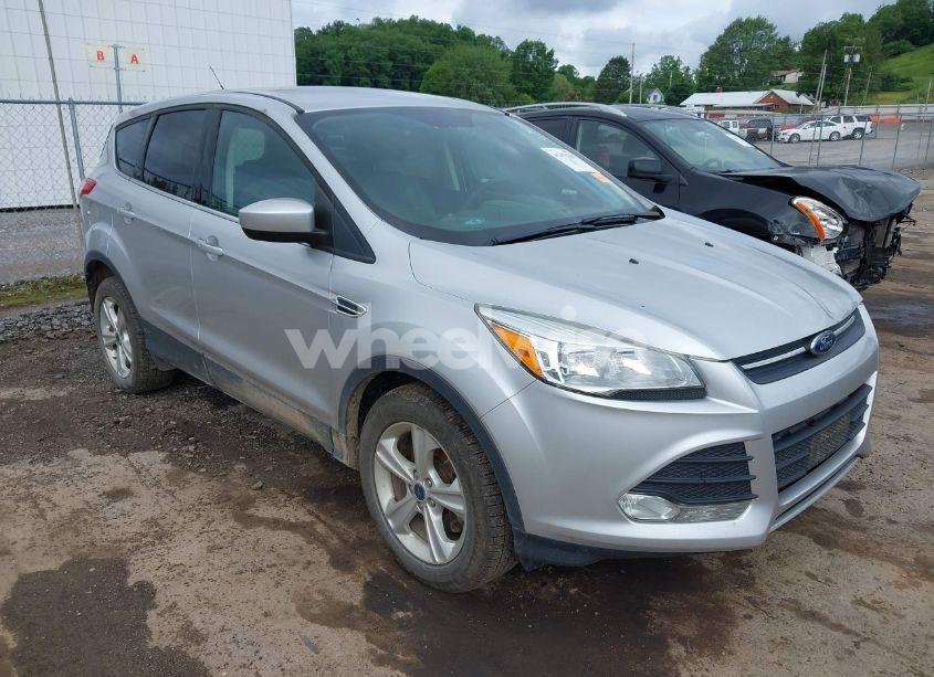2015 Ford Escape SE (VIN 1FMCU9GX3FUB90902) main photo