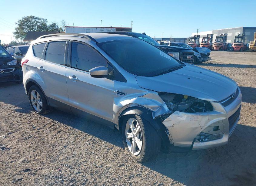 2015 Ford Escape SE (VIN 1FMCU9GX3FUC63332) main photo