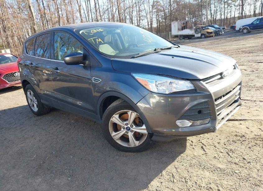 2016 Ford Escape SE (VIN 1FMCU9GX3GUA01912) main photo