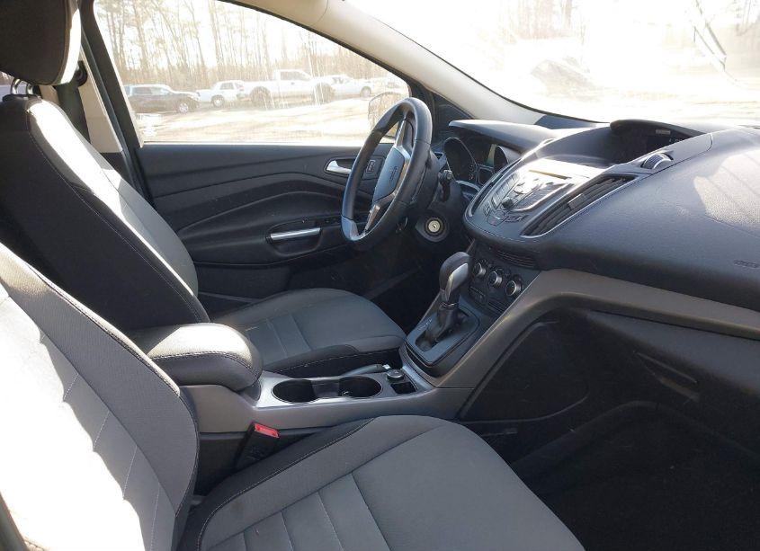 Photo 5 of 2016 Ford Escape SE (VIN 1FMCU9GX3GUA01912)