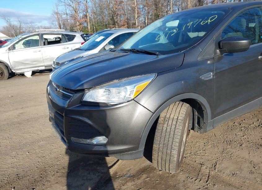 Photo 6 of 2016 Ford Escape SE (VIN 1FMCU9GX3GUA01912)