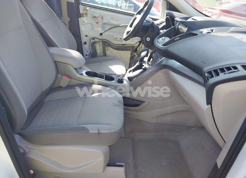 Photo 5 of 2016 Ford Escape SE (VIN 1FMCU9GX3GUA61642)