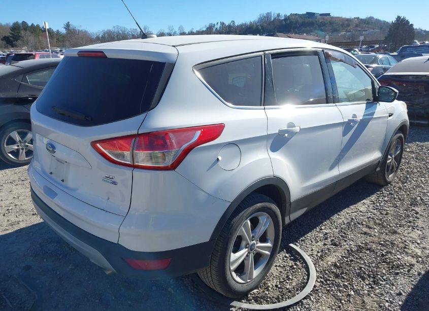 Photo 4 of 2016 Ford Escape SE (VIN 1FMCU9GX3GUB62308)