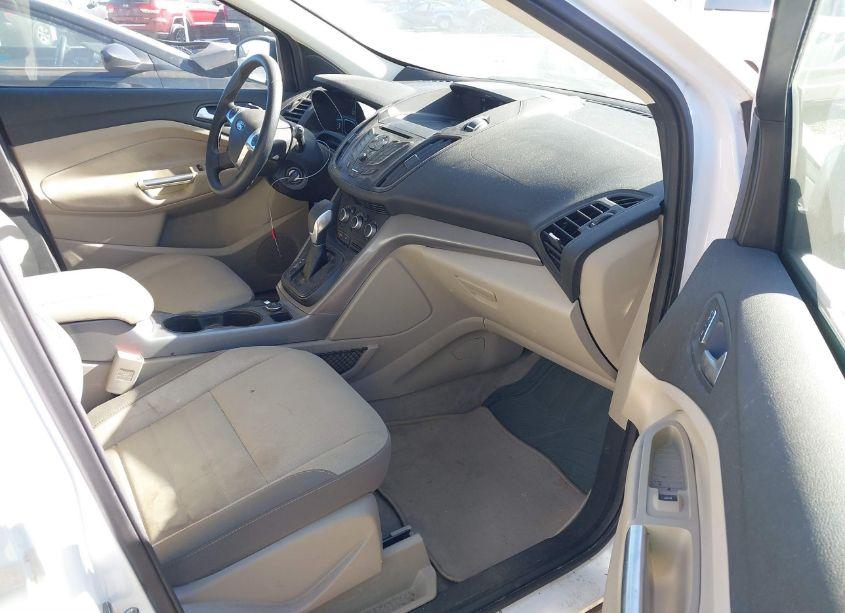 Photo 5 of 2016 Ford Escape SE (VIN 1FMCU9GX3GUB62308)