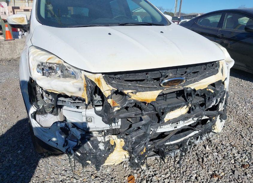 Photo 6 of 2016 Ford Escape SE (VIN 1FMCU9GX3GUB62308)