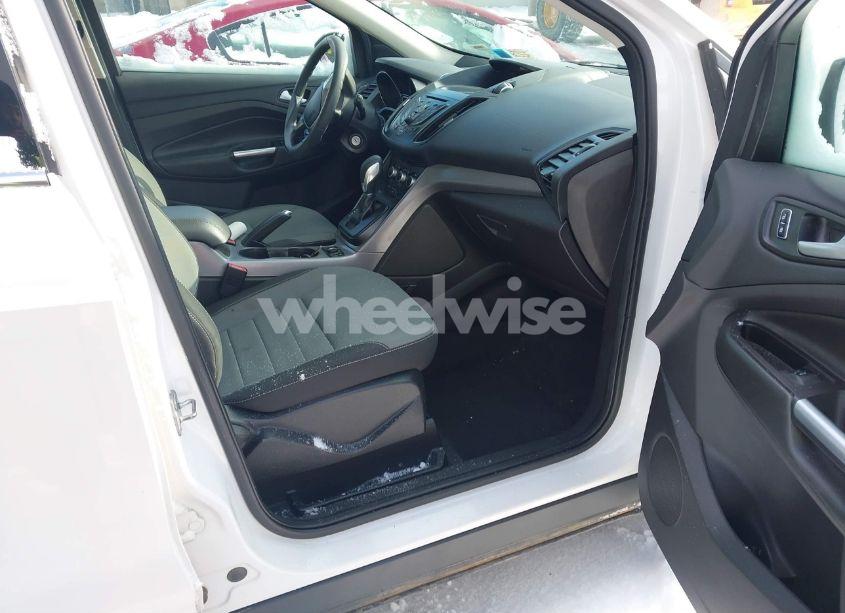 Photo 5 of 2016 Ford Escape SE (VIN 1FMCU9GX3GUB65113)