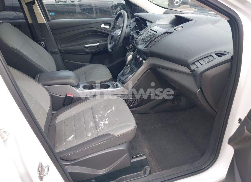 Photo 5 of 2016 Ford Escape SE (VIN 1FMCU9GX3GUB85250)