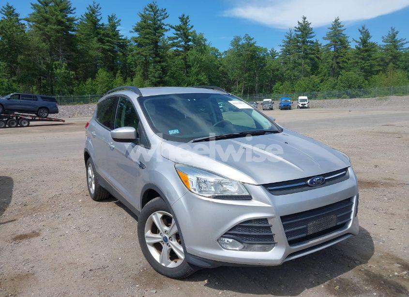 2016 Ford Escape SE (VIN 1FMCU9GX3GUC03956) main photo