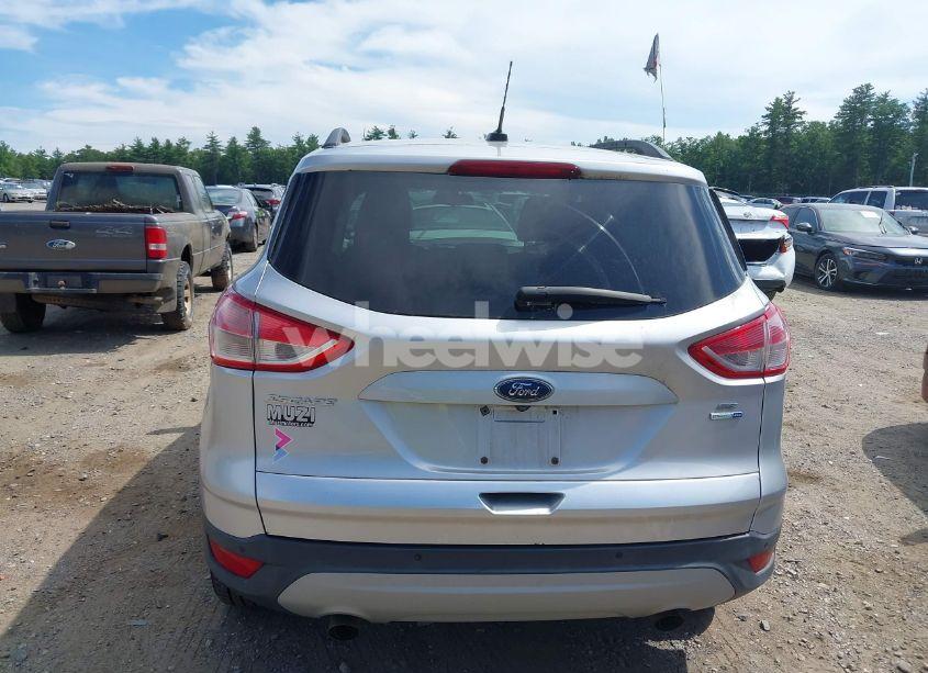 Photo 16 of 2016 Ford Escape SE (VIN 1FMCU9GX3GUC03956)
