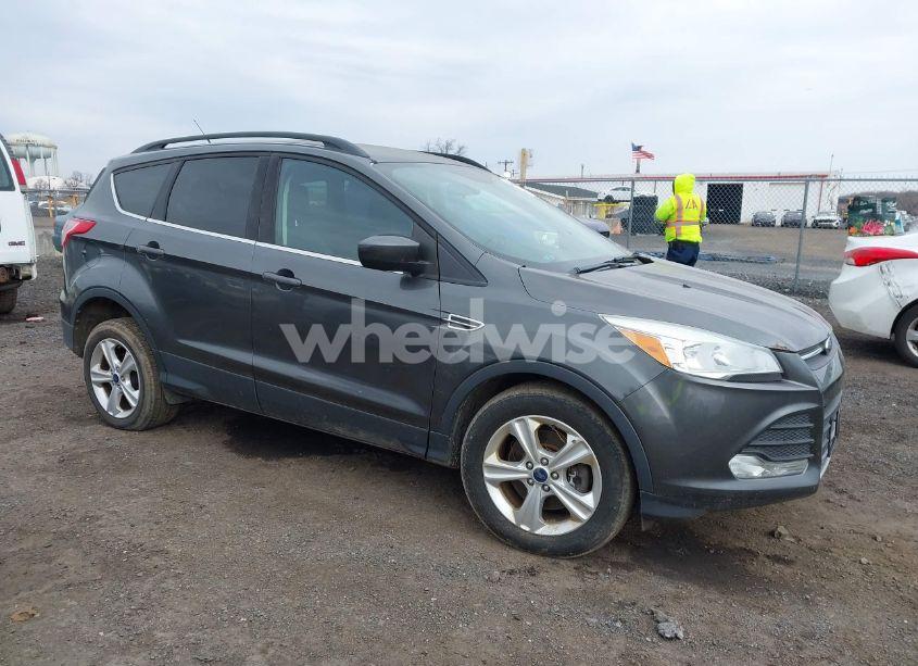 2016 Ford Escape SE (VIN 1FMCU9GX3GUC17808) main photo
