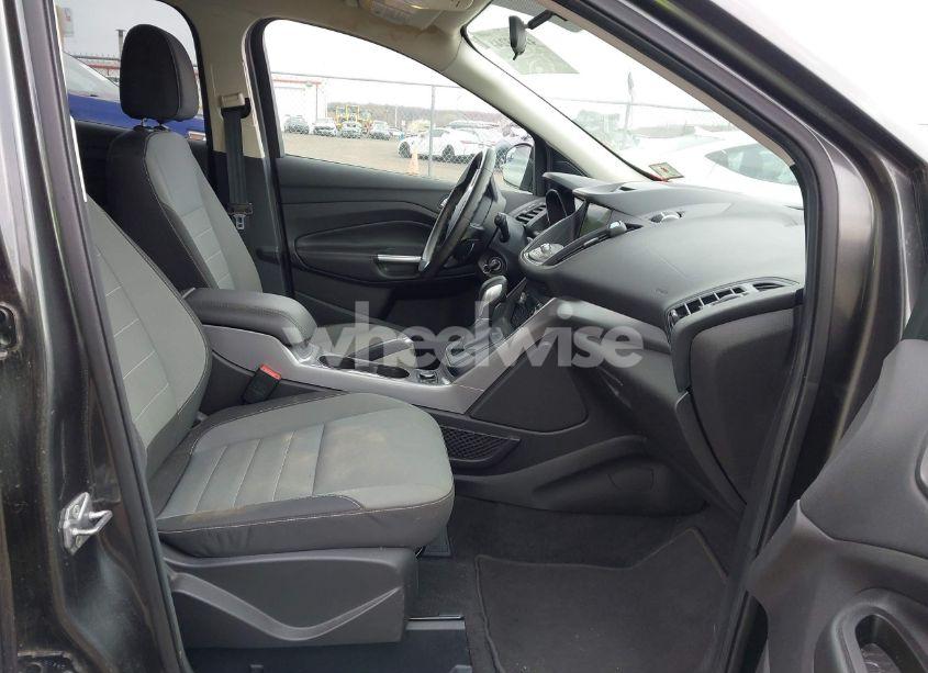 Photo 5 of 2016 Ford Escape SE (VIN 1FMCU9GX3GUC17808)