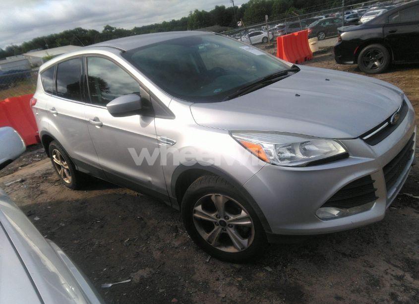 2016 Ford Escape SE (VIN 1FMCU9GX3GUC71786) main photo