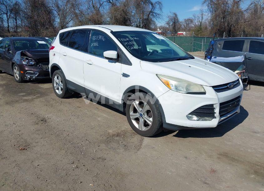 2015 Ford Escape SE (VIN 1FMCU9GX4FUA45853) main photo
