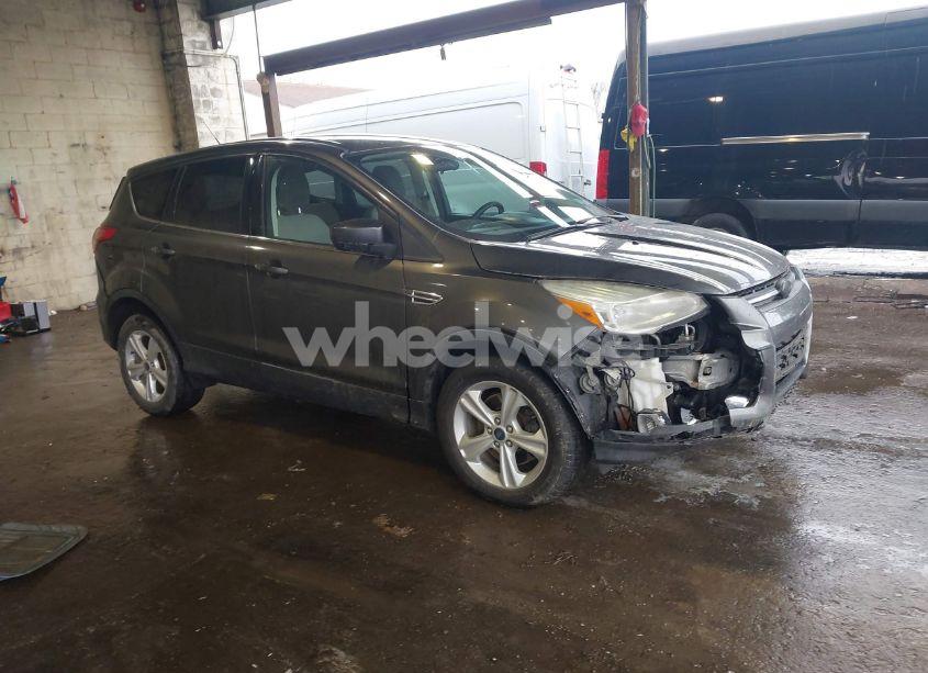 2015 Ford Escape SE (VIN 1FMCU9GX4FUB42213) main photo