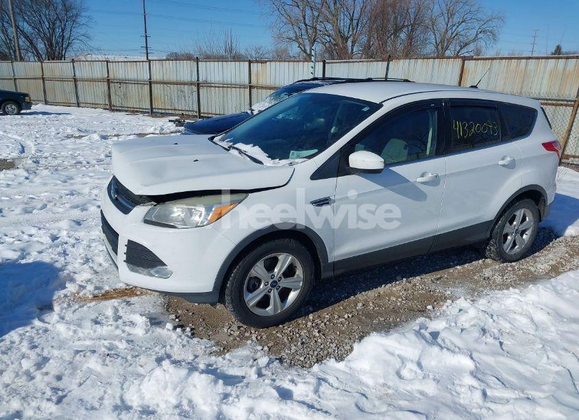 Photo 2 of 2015 Ford Escape SE (VIN 1FMCU9GX4FUC13619)