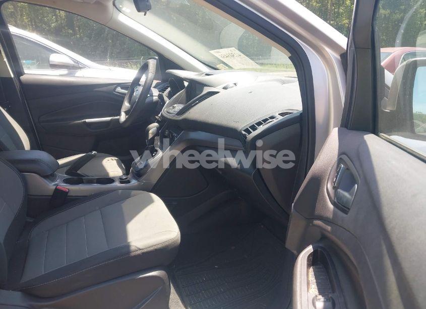 Photo 5 of 2016 Ford Escape SE (VIN 1FMCU9GX4GUC01617)