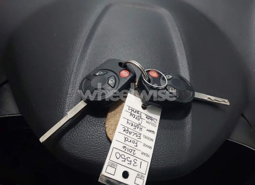 Photo 11 of 2016 Ford Escape SE (VIN 1FMCU9GX4GUC17865)