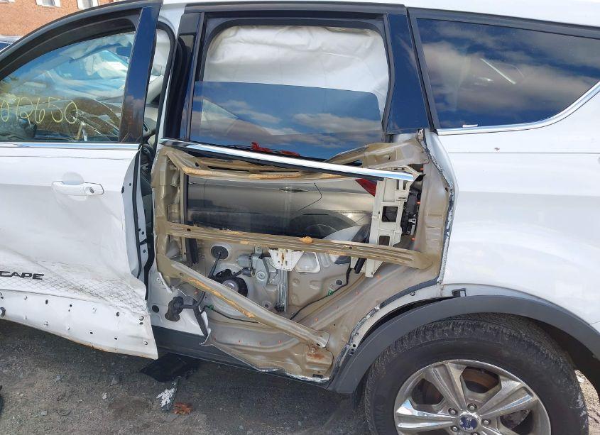 Photo 6 of 2016 Ford Escape SE (VIN 1FMCU9GX4GUC47867)