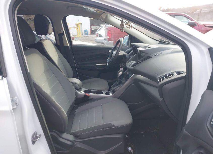 Photo 5 of 2016 Ford Escape SE (VIN 1FMCU9GX4GUC72350)