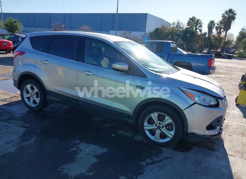 2015 Ford Escape SE (VIN 1FMCU9GX5FUA21321) main photo