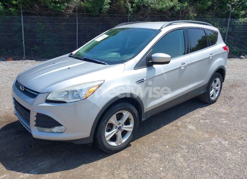 Photo 2 of 2015 Ford Escape SE (VIN 1FMCU9GX5FUB18177)
