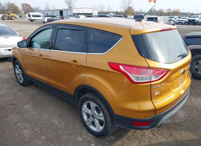 Photo 3 of 2016 Ford Escape SE (VIN 1FMCU9GX5GUA34782)