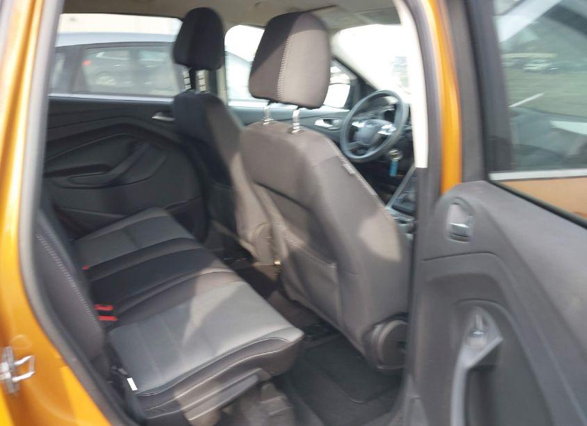 Photo 8 of 2016 Ford Escape SE (VIN 1FMCU9GX5GUA34782)