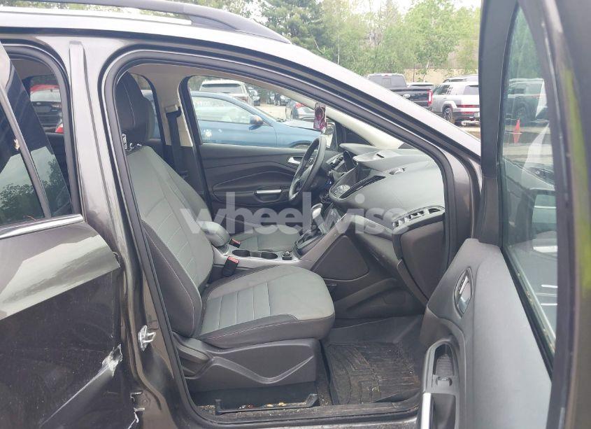 Photo 5 of 2016 Ford Escape SE (VIN 1FMCU9GX5GUA35091)