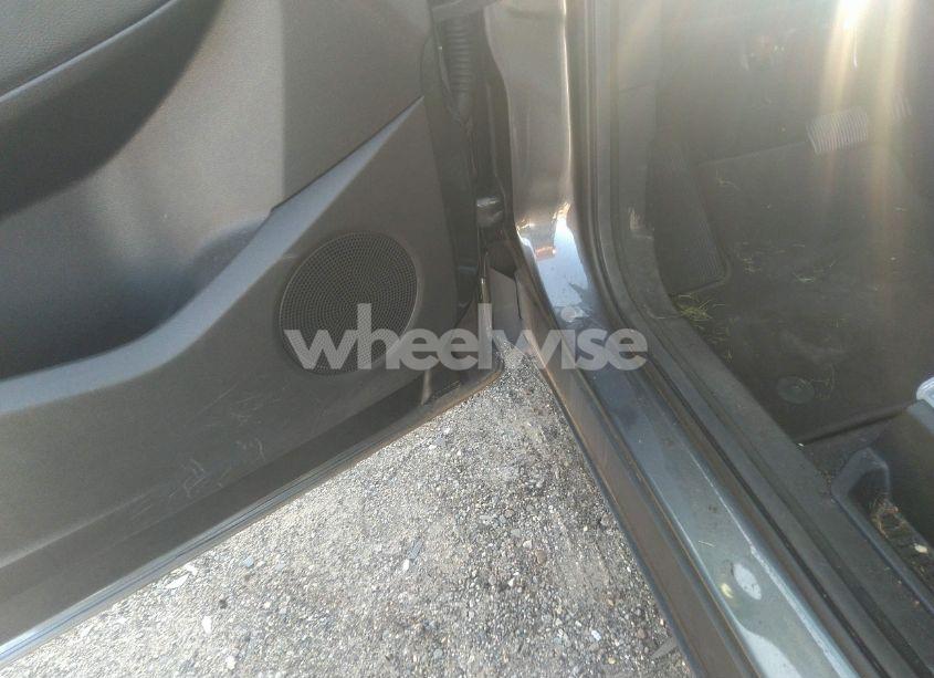 Photo 12 of 2016 Ford Escape SE (VIN 1FMCU9GX5GUB65484)