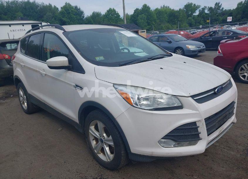 2015 Ford Escape SE (VIN 1FMCU9GX6FUC39235) main photo
